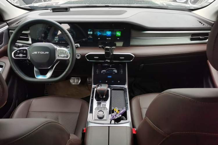 Used JETOUR X90 PLUS 2023 2.0T DCT Castle 7-Seater Center Console