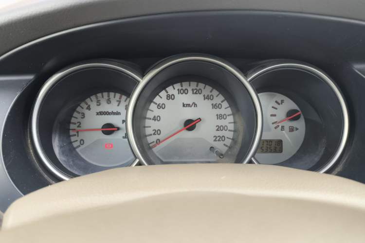 Used Nissan Livina 2010 Jingyue Edition 1.6L Manual All-Around Model
