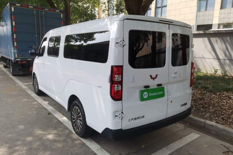 Used Wuling Yangguang 2024 300KM Comfort Version Passenger Van 75kW Exterior 3