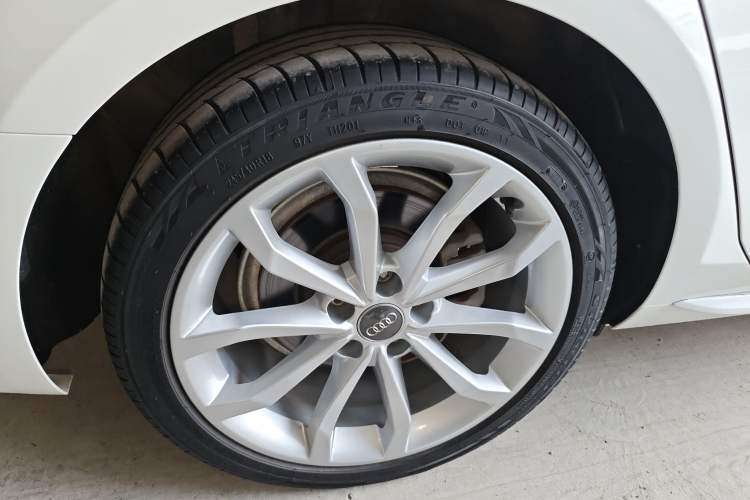 Used Audi A4L 2019 40 TFSI Fashion Edition China VI Emission Standard
