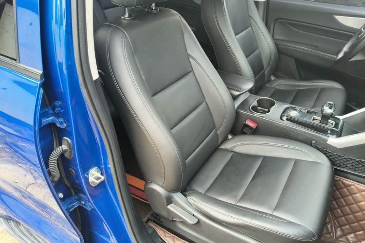 Used Great Wall Poer 2021 2.0T Commercial Version Automatic Diesel 4x4 Elite Long-Box GW4D20M Right Front Seat