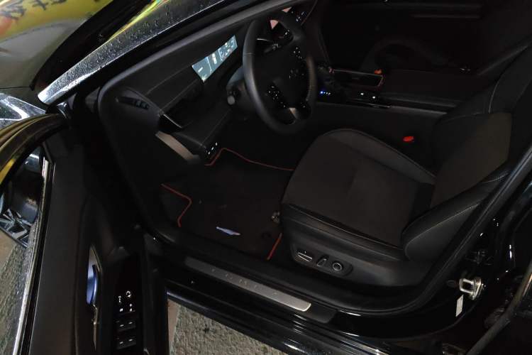 Used Toyota Camry 2024 Dual-Motor 2.0HS Sport Edition Driver Seat