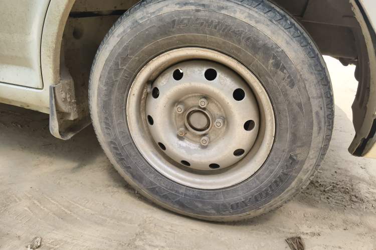 Used Dongfeng Yufeng EM26 2023 High-End Model 41.86 kWh CATL Right Front Wheel Hub