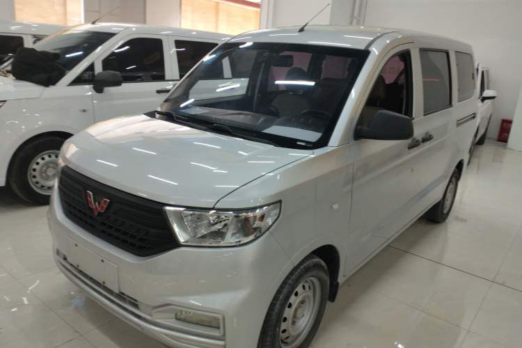 Used Wuling Hongguang V 2022 1.5L Jingqu Version Hydraulic Power Steering LAR