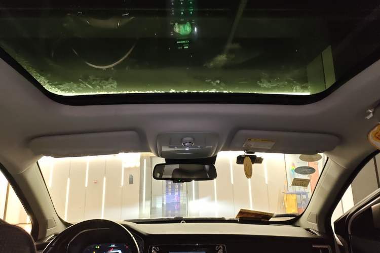 Used Roewe RX5 New Energy 2017 eRX5 50T Hybrid Connected Prestige Flagship Edition
