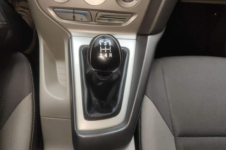 Used Ford Focus 2012 Sedan 1.6L Manual Comfort Model
