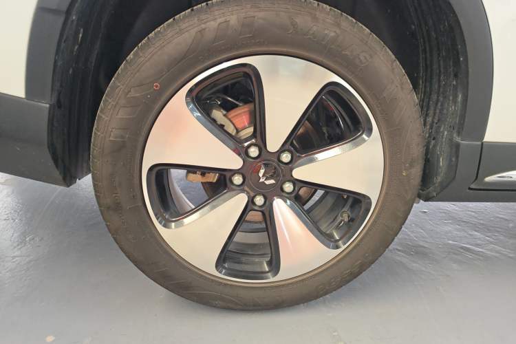 Used Wuling Xingyun 2023 2.0L DHT Standard Edition Right Rear Wheel Hub