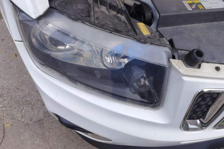 Used Jeep Compass 2014 2.4L four-wheel drive sport version Right Front Headlight