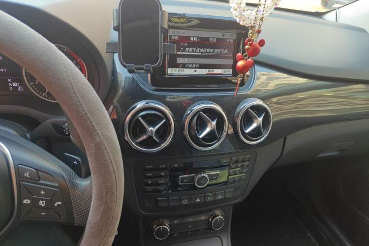 Used Mercedes-Benz B-Class 2012 B 180 Audio And AC Panel
