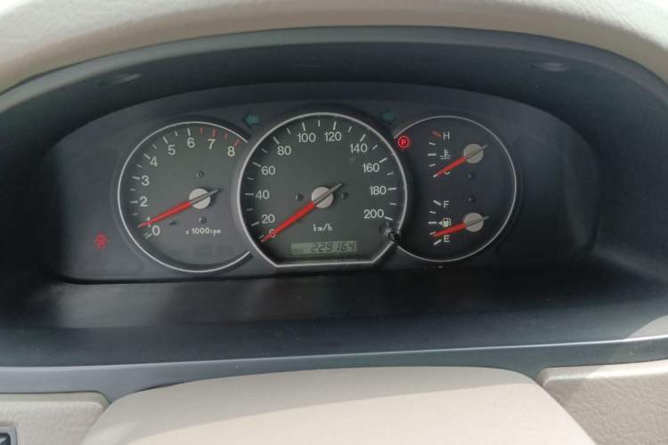 Used Kia Carnival 2006 2.7L GLS-2