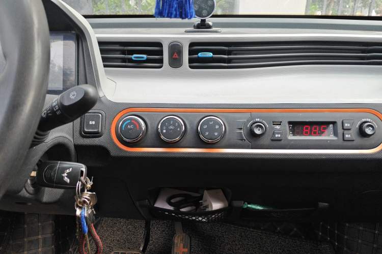 Used Wuling Hongguang MINIEV 2020 Freedom Version Lithium Iron Phosphate Audio And AC Panel