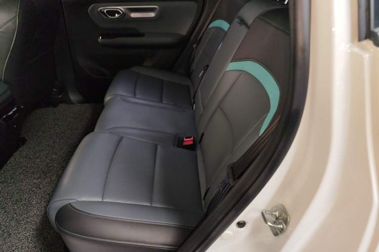 Used AION Y 2022 Plus 70 Tech Edition Left Rear Seat