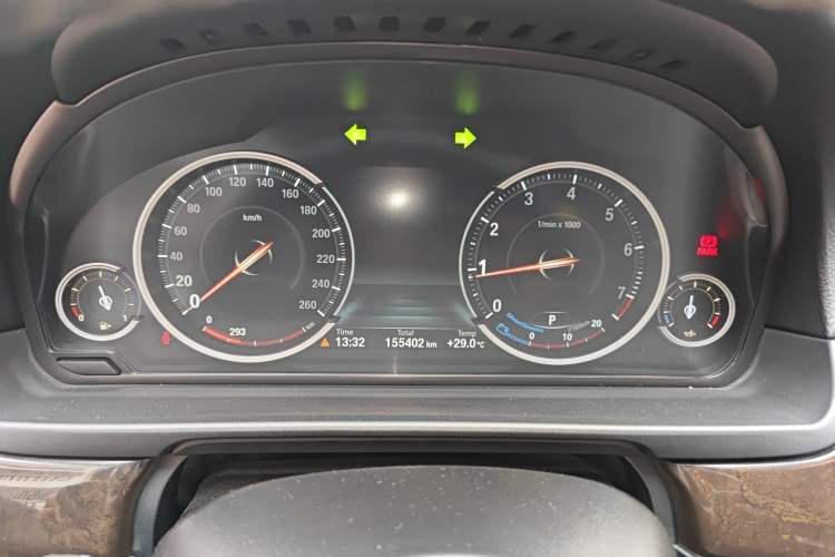 Used BMW 5 Series 2017 525Li Leading Model Odometer Close Up