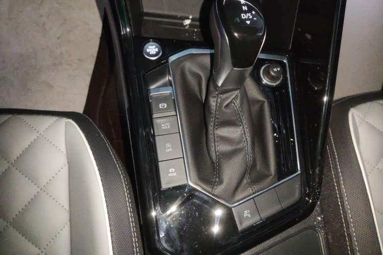 Used Volkswagen Tayron 2024 300TSI Two-Wheel-Drive Luxury Plus Advanced Version Gear Lever