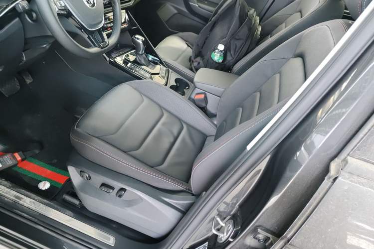 Used Volkswagen Tayron 2022 280TSI Two-Wheel Drive Luxury Smart Connectivity Version Left Front Seat