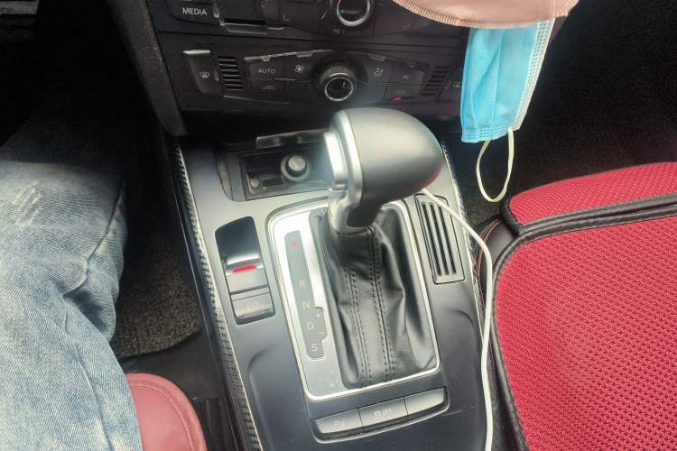 Used Audi A4L 2012 2.0 TFSI automatic standard version