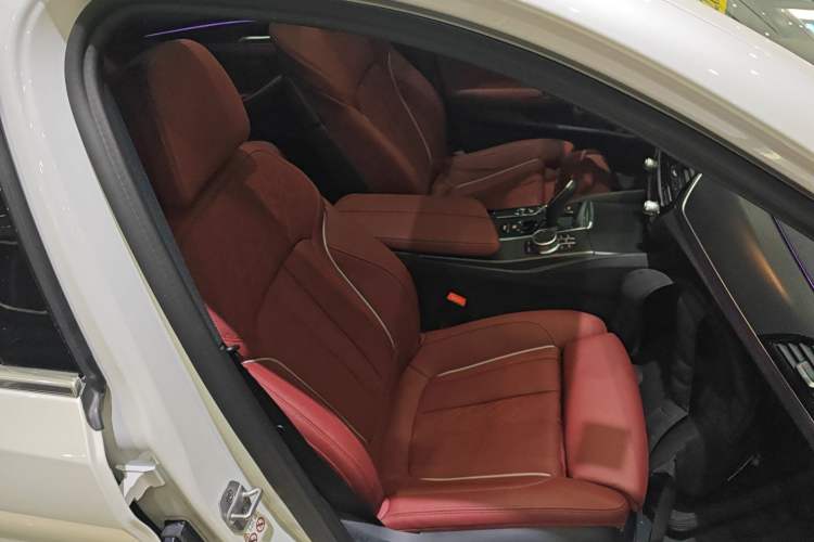 Used BMW 5 Series New Energy 2021 535Le Pioneer Edition M Sport Package Right Front Seat