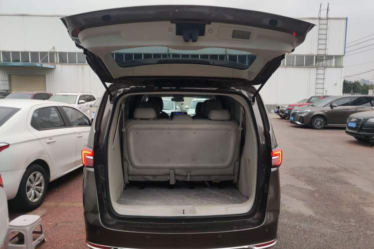 Used Buick GL8 2023 Land Executive Class Comfort Model
