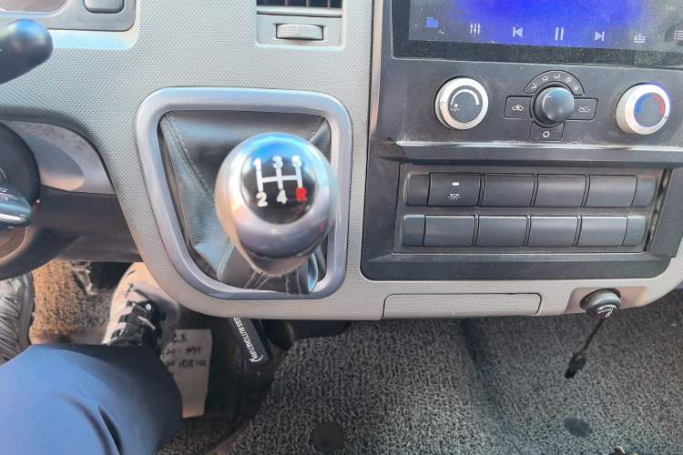 Used Foton Scenic G7 2020 2.4L Commercial Version Long Wheelbase High-Roof 2-Seat Van China VI Emission Standard 4K22D4M Gear Lever