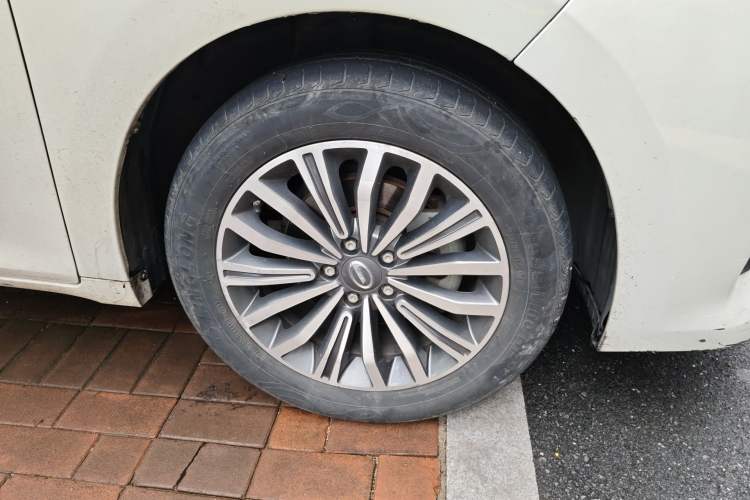 Used GAC Trumpchi M6 2019 270T Automatic Luxury Edition (7-seater) China V Standard Right Front Wheel Hub