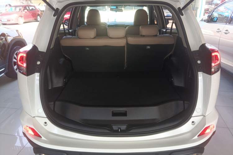 Used Toyota RAV4 2016 2.0L CVT Two-Wheel Drive Fashion Edition China V Standard