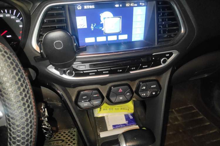 Used GAC Trumpchi GS4 2015 200T G-DCT Comfort Edition Audio And AC Panel