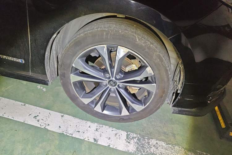 Used Toyota Granvia 2022 2.5L Hybrid Prestige Edition Right Front Wheel Hub