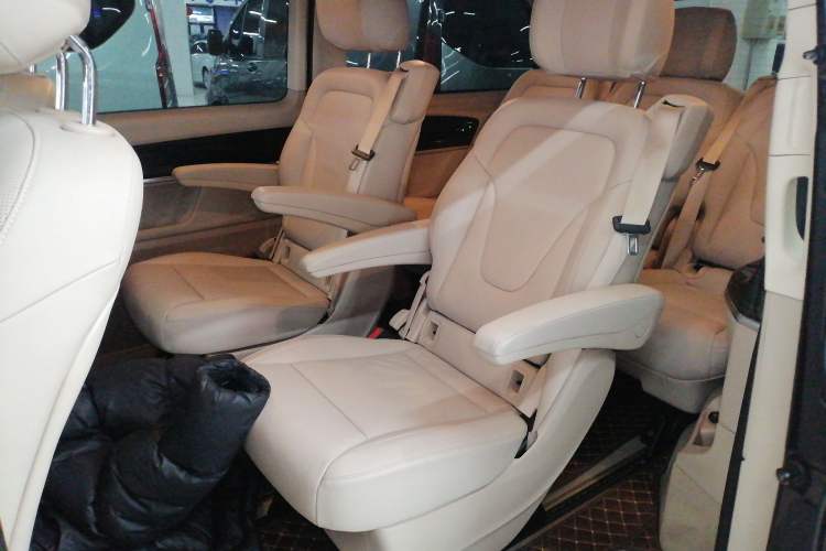 Used Mercedes-Benz V-Class 2016 V 260 Avantgarde Edition
