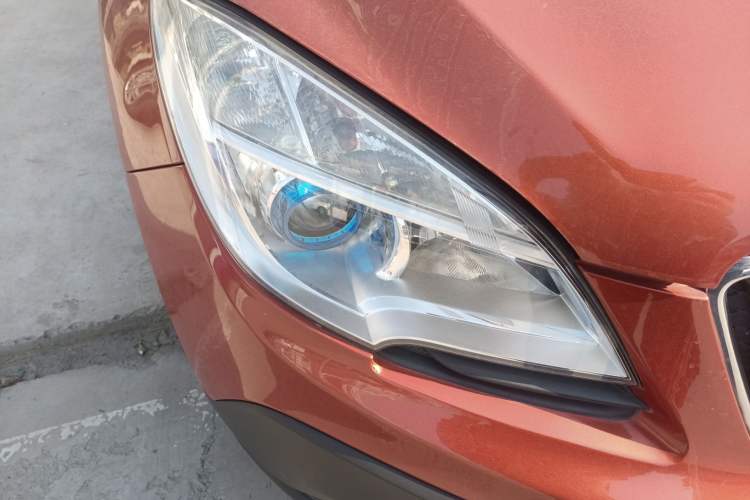 Used Buick Encore 2015 1.4T Automatic Two-Wheel Drive Urban Elite Version Right Front Headlight