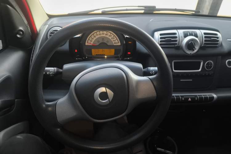 Used smart fortwo 2012 1.0 MHD Hardtop Comfort Edition Center Console