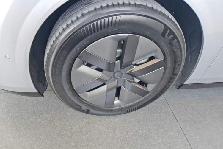 Used Li Auto MEGA 2025 Home Family Special Edition Left Front Wheel Hub