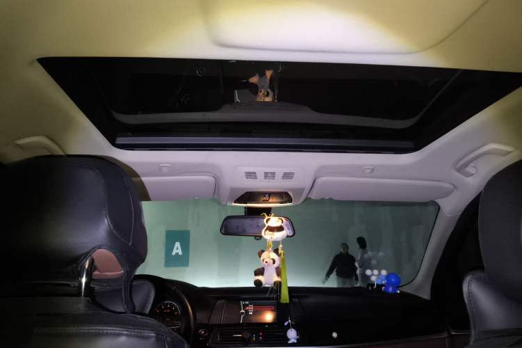 Used BMW 5 Series 2014 520Li Elegant Model
