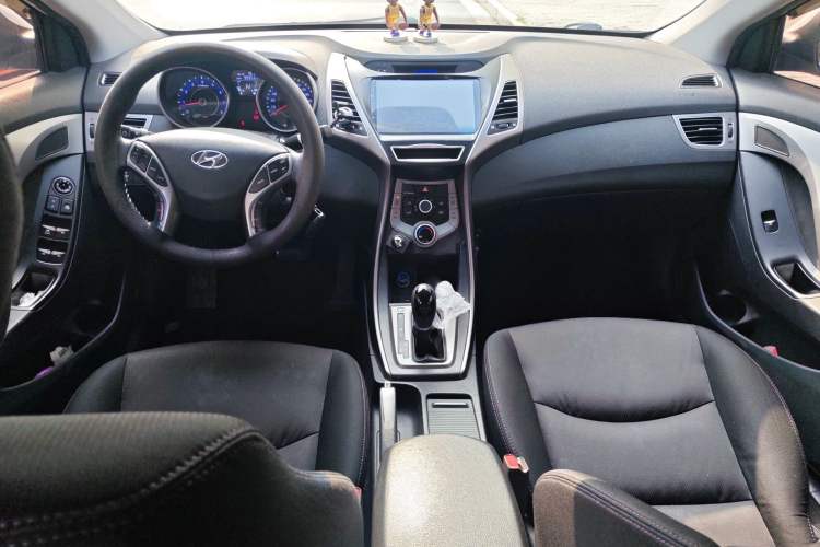 Used Hyundai Elantra (5th Generation / Langdong) 2016 1.6L Automatic Smart Version Center Console