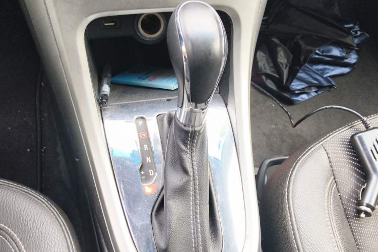 Used Buick GT 2013 XT 1.6L Automatic Fashion Edition Gear Lever