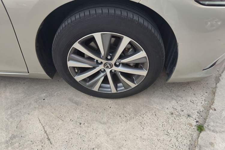 Used Lexus ES 2020 200 Excellence Edition
