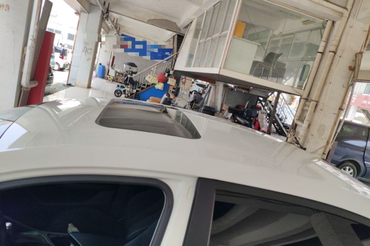 Used Roewe i5 2021 1.5L CVT Platinum Edition Roof