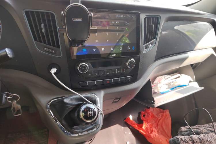 Used Foton Toano 2020 2.0T Multi-Function Extended Wheelbase Mid-Roof 5/6/7-Seater with Rear Dual Tires China VI Emission Standard F20TC3 Audio And AC Panel