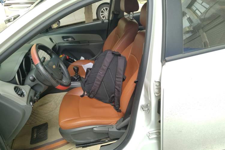 Used Chevrolet Cruze 2013 1.6L SL MT Left Front Seat