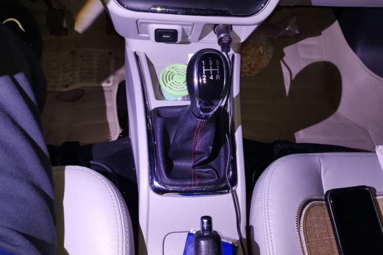 Used Jinbei New Hiace S 2021 1.5L Business-Grade Bus Non-Air-Conditioned Version China VI Standard SWC15M