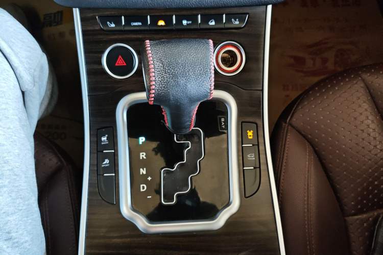 Used Land X7 2015 2.0T Panoramic Prestige Edition Gear Lever