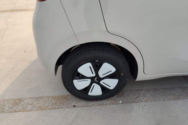 Used Wuling Hongguang MINIEV 2025 Four-Door Version Advanced Edition Exterior 5