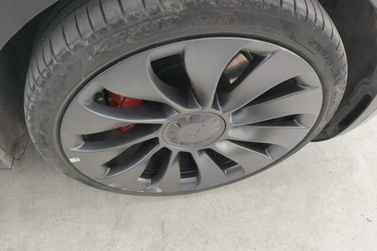 Used Tesla Model Y 2023 High-Performance All-Wheel-Drive Version Right Front Wheel Hub
