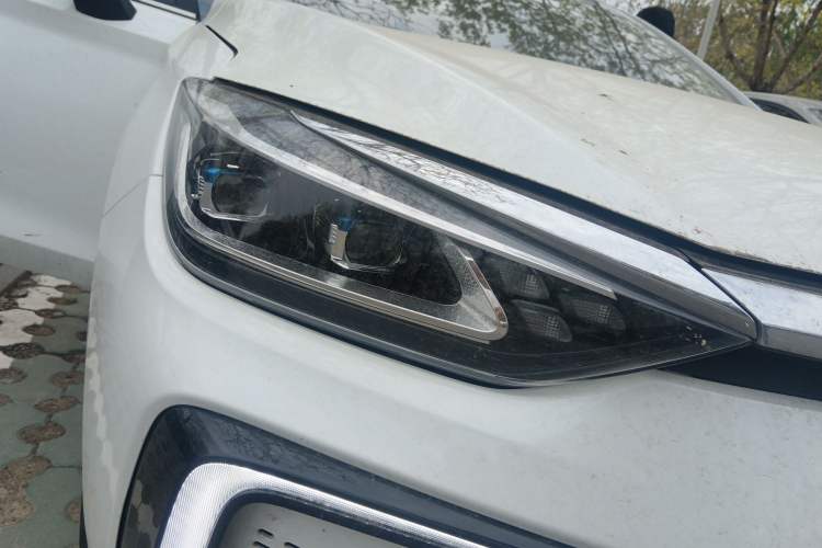 Used BAIC Beijing EU5 2018 R550 Smart Trend Edition Right Front Headlight