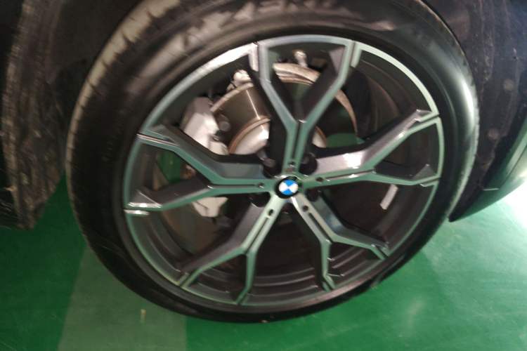 Used BMW X5 2023 xDrive 30Li Luxury M Sport Night Edition Package Right Front Wheel Hub