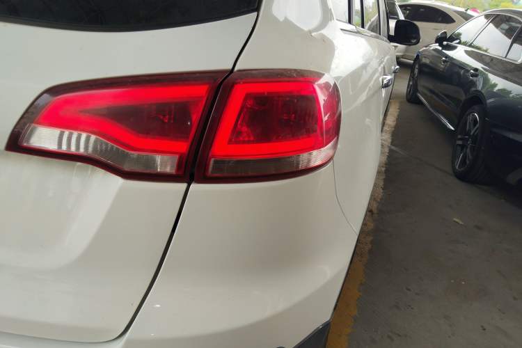 Used Zotye Domy X5 2015 1.5T Manual Luxury Version China IV Standard
