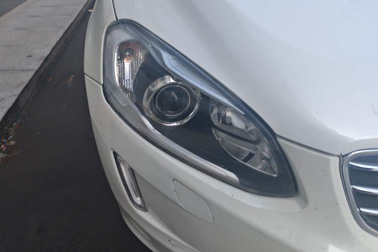 Used Volvo XC60 2015 T5 Smart Upgrade Model Right Front Headlight