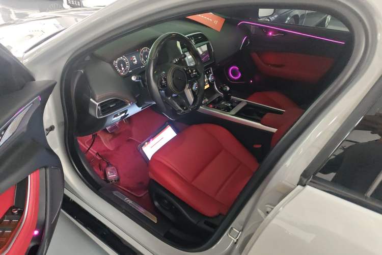 Used Jaguar XEL 2024 2.0T 250 PS R-DYNAMIC S Advanced Sport Edition Left Front Seat