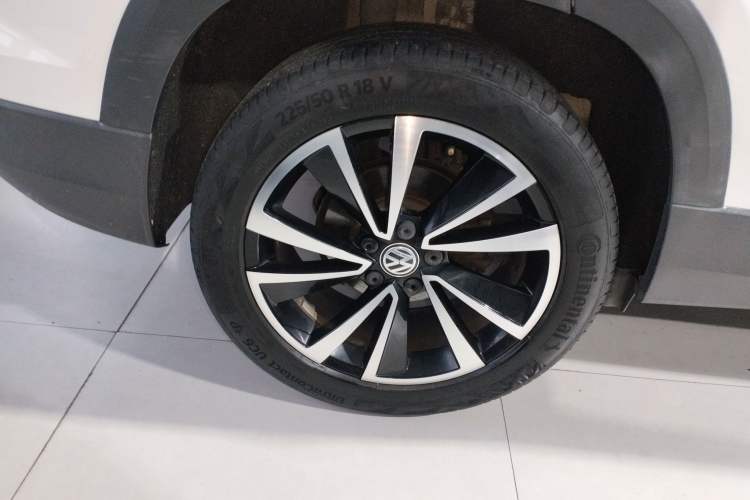 Used Volkswagen Tharu 2019 280TSI Two-Wheel Drive Luxury Edition China V Standard Right Rear Wheel Hub