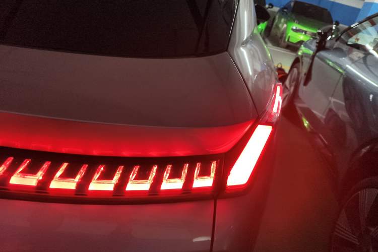 Used Lynk & Co 08 EM-P 2023 120km Long-Range Halo