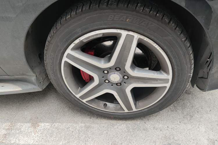 Used Mercedes-Benz GLE 2016 GLE 400 4MATIC Right Front Wheel Hub